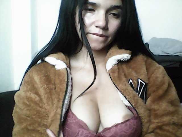 XiomaraSmith4's BongaCams show and profile