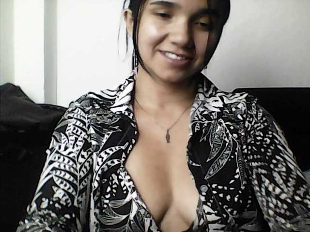 XiomaraSmith4's BongaCams show and profile