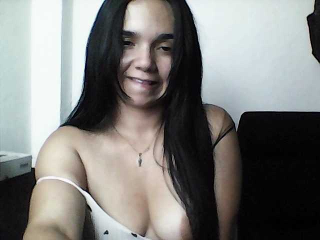 XiomaraSmith4's BongaCams show and profile