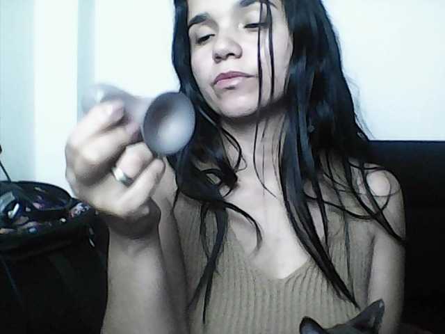 XiomaraSmith4's BongaCams show and profile