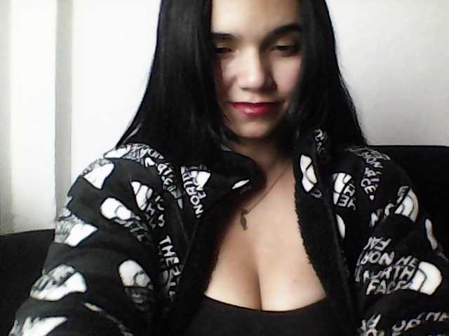 XiomaraSmith4's BongaCams show and profile