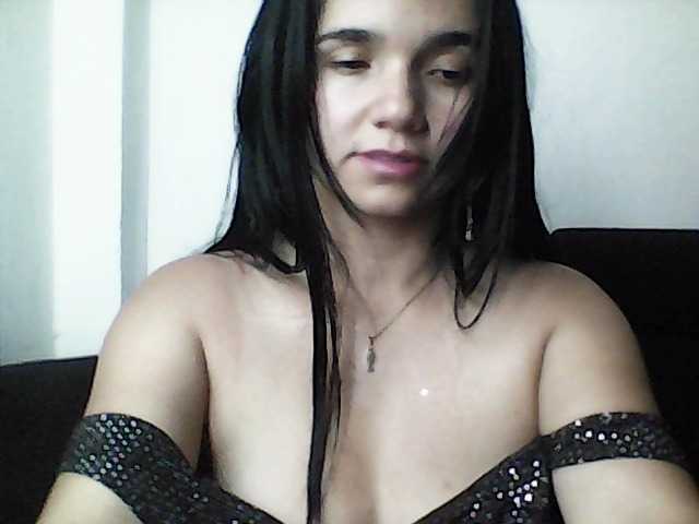 XiomaraSmith4's BongaCams show and profile