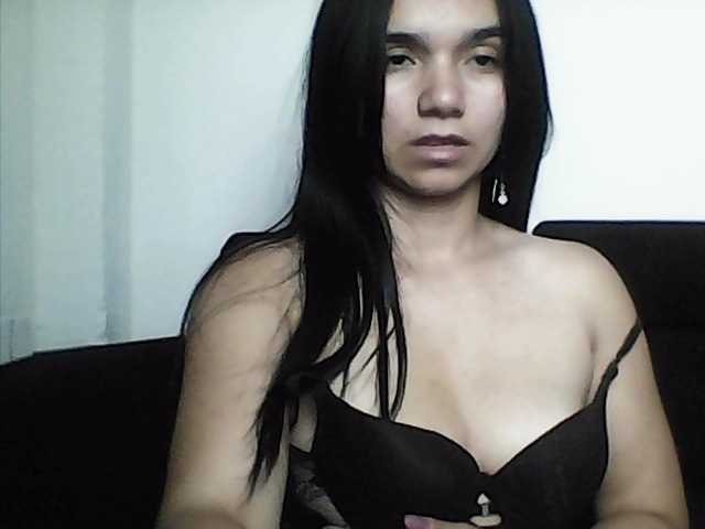XiomaraSmith4's BongaCams show and profile