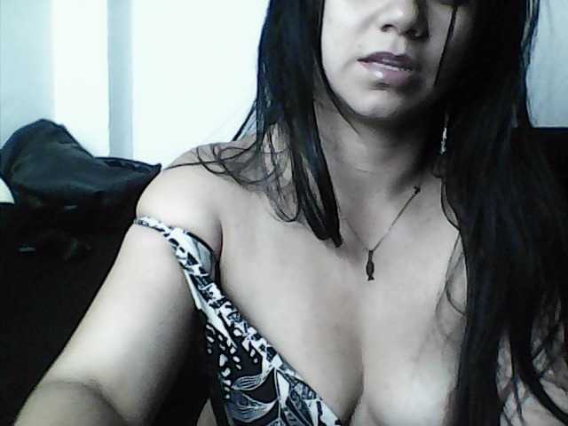 XiomaraSmith4's BongaCams show and profile