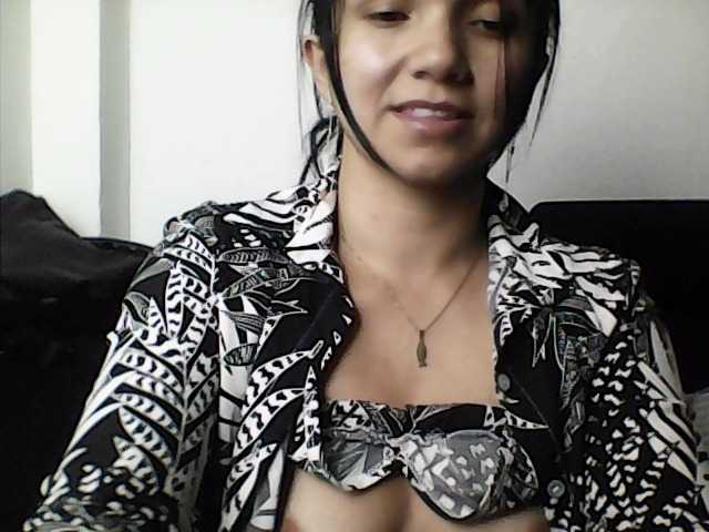 XiomaraSmith4's BongaCams show and profile