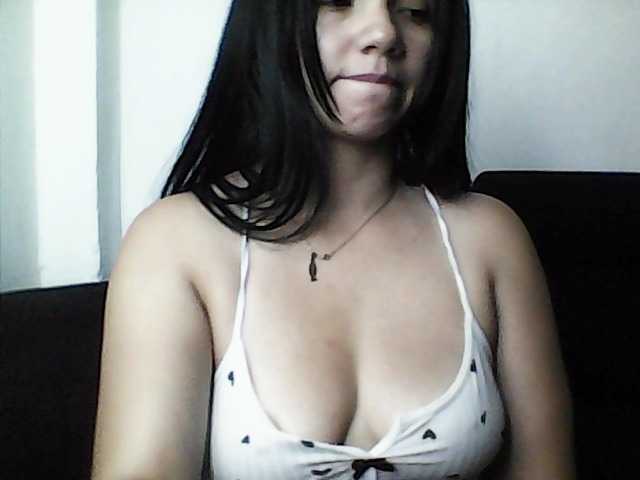 XiomaraSmith4's BongaCams show and profile