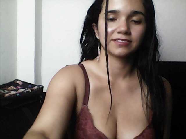 XiomaraSmith4's BongaCams show and profile