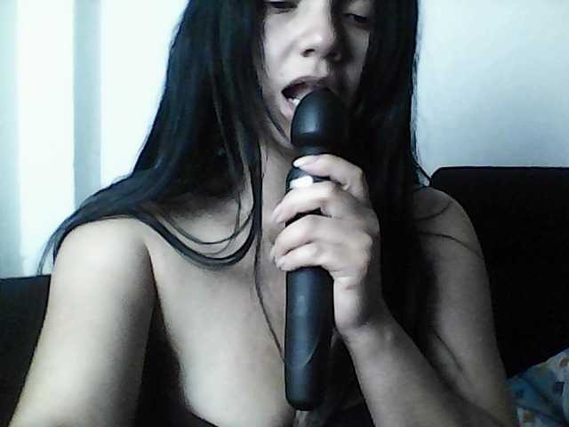 XiomaraSmith4's BongaCams show and profile