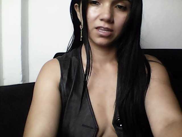 XiomaraSmith4's BongaCams show and profile