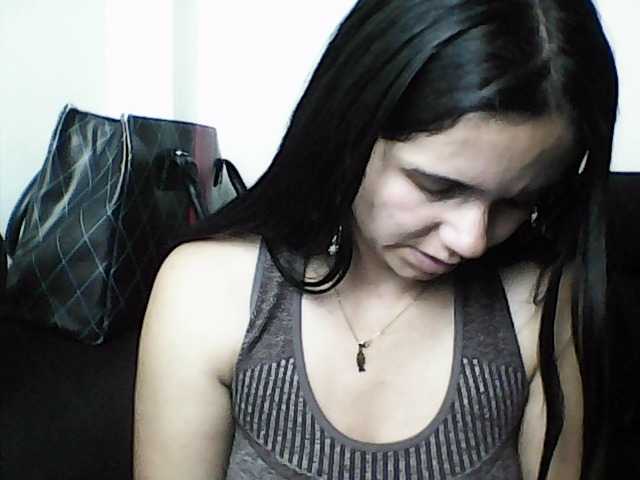 le modèle XiomaraSmith4 est en webcam porno dans un show sur le site bongacams, il possède les tags suivants: Latino/Hispanic,Brunette,Shaved