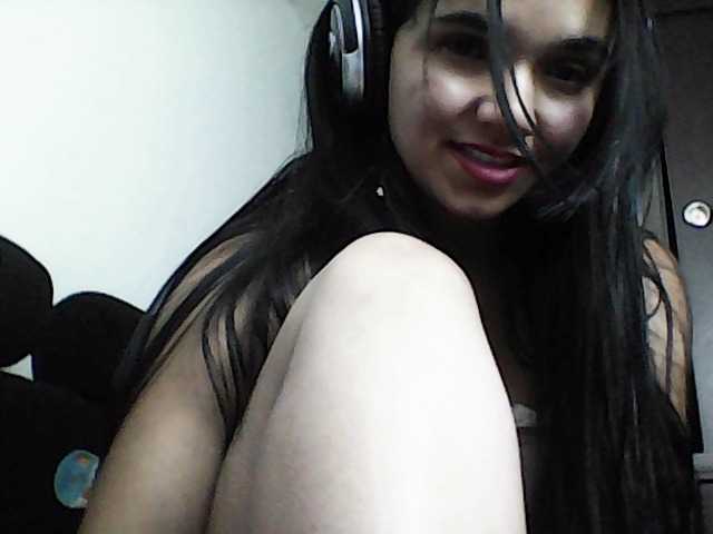 XiomaraSmith4's BongaCams show and profile