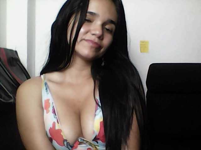 XiomaraSmith4's BongaCams show and profile