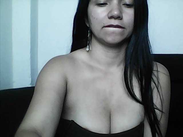 XiomaraSmith4's BongaCams show and profile