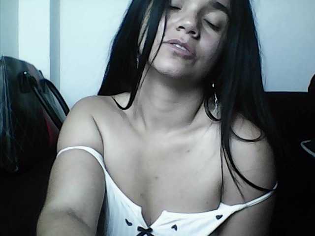 XiomaraSmith4's BongaCams show and profile