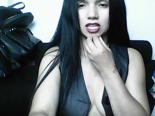 XiomaraSmith4's BongaCams show and profile