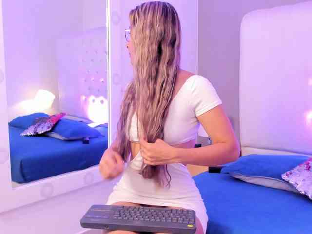 LeahWilliams1 webcam