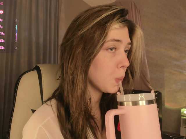 Vanessa-Walters Live Cam and Statistics on UnifiedCams