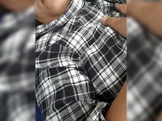 le modèle Bunnygreen est en webcam porno dans un show sur le site bongacams, il possède les tags suivants: Asian,Brunette,Hairy