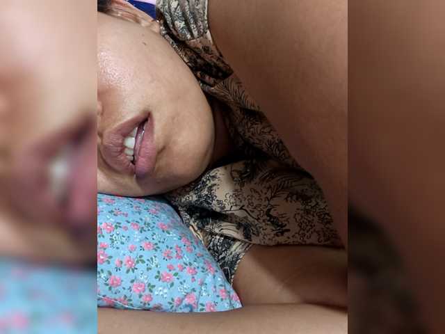 Bunnygreen's BongaCams show and profile