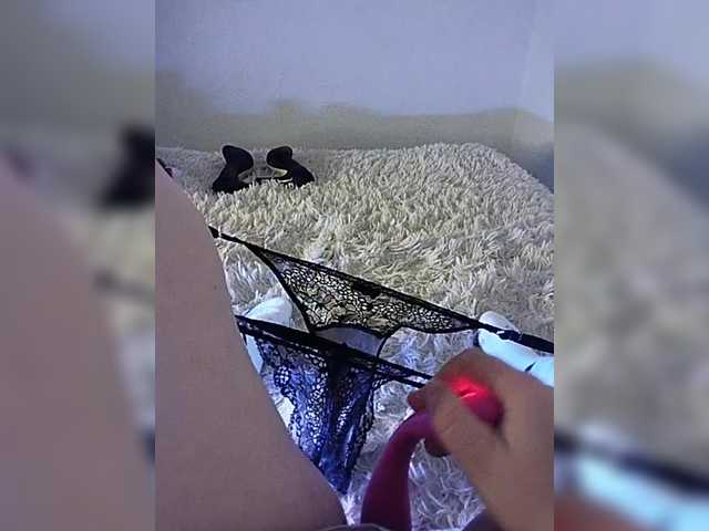 amazingtits-5D's BongaCams show and profile