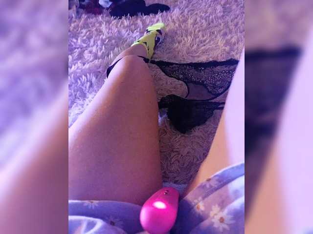 amazingtits-5D's BongaCams show and profile