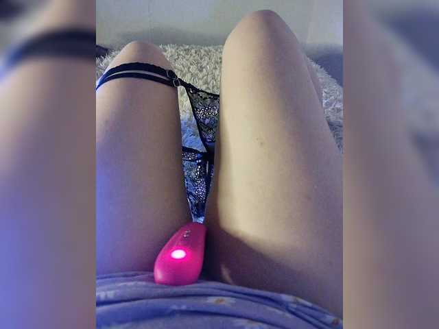 amazingtits-5D's BongaCams show and profile