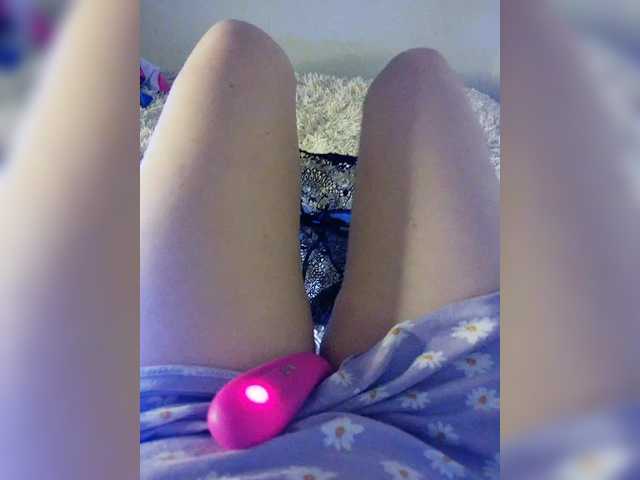 amazingtits-5D's BongaCams show and profile