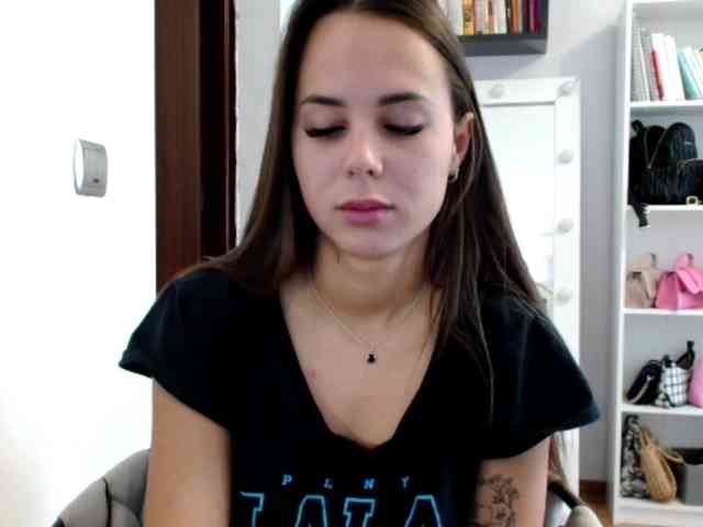 Mayaalovely (23, White Cam Girl) performing Live Sex.