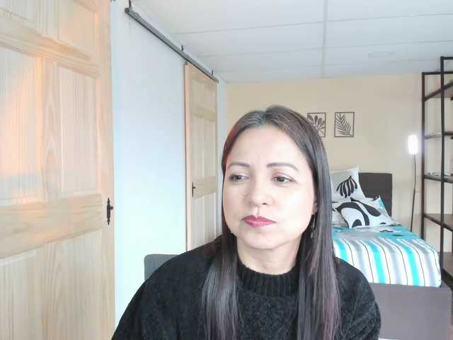 Sex chat gratuit in direct cu Carlin1511 pe BongaCams