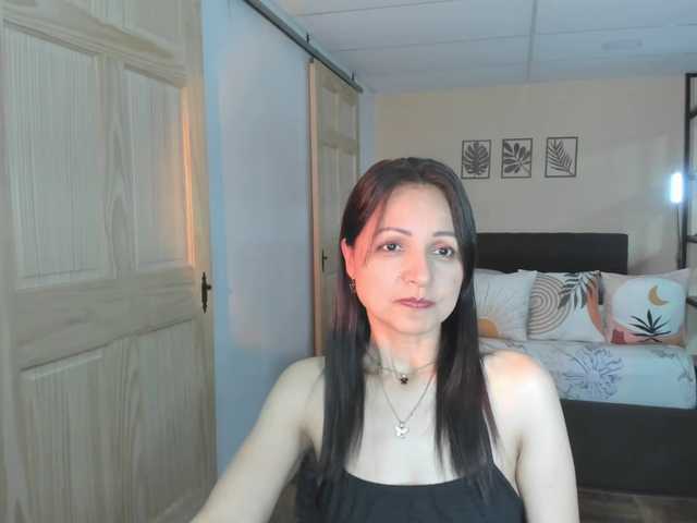 Carlin1511 Live Cam on BongaCams