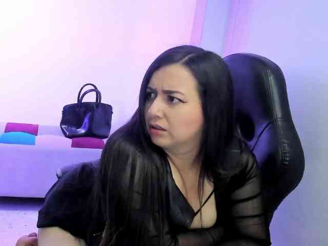 KimKaliifa webcam