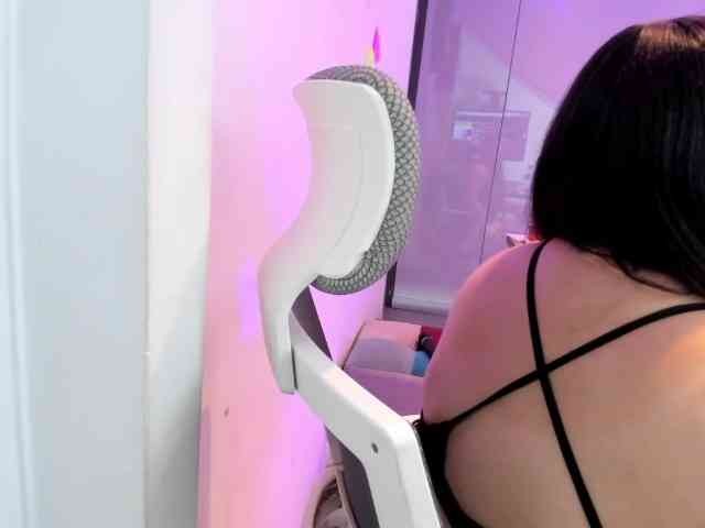 KimKaliifa webcam
