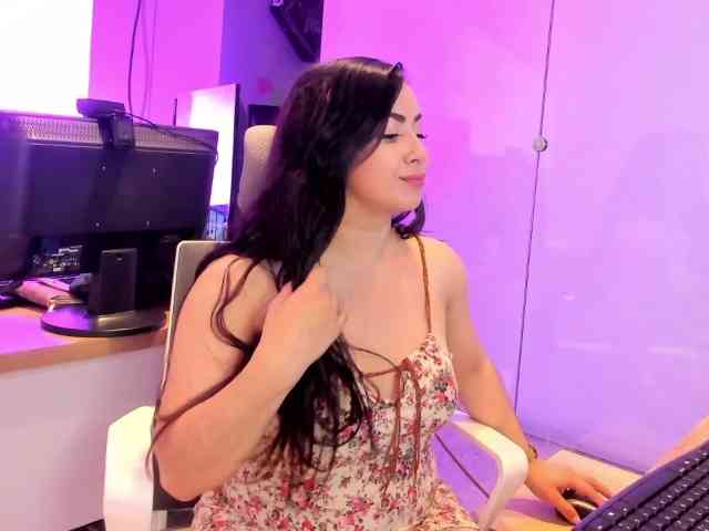 KimKaliifa webcam