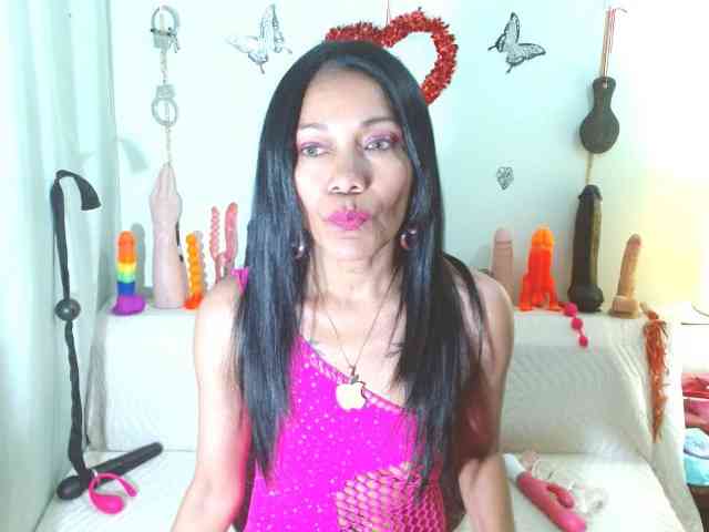 sashabrown23 Live Webcam on BongaCams