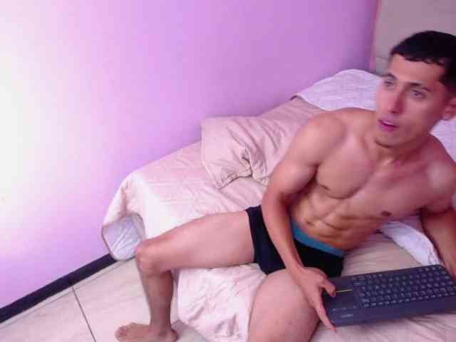 JustynMayers Live Webcam on BongaCams