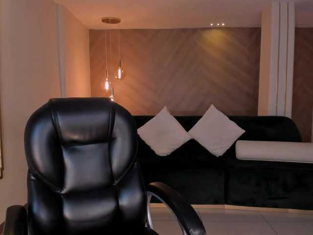 CandaseRussell's BongaCams show and profile