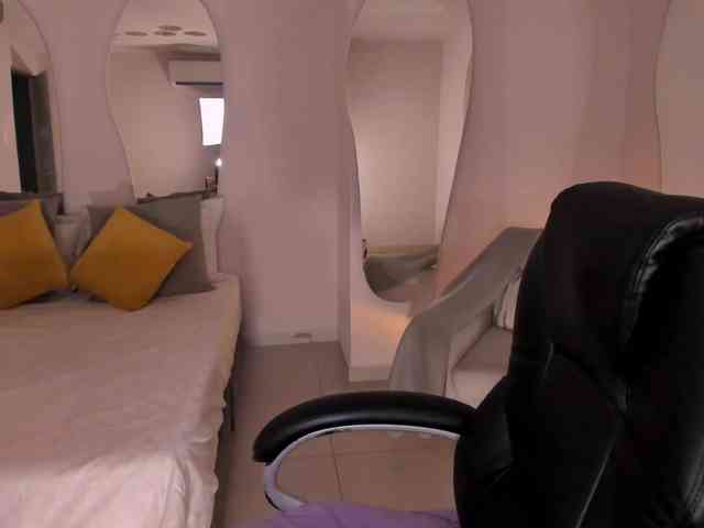 CandaseRussell webcam