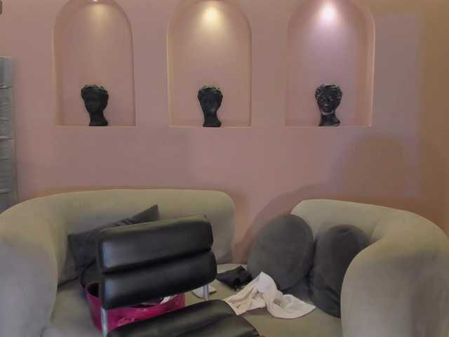 AmaliaCruss's BongaCams show and profile