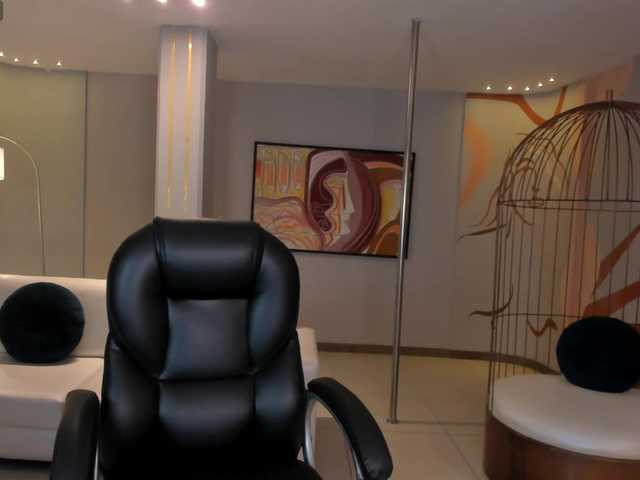  MaiaCollins1 chat room