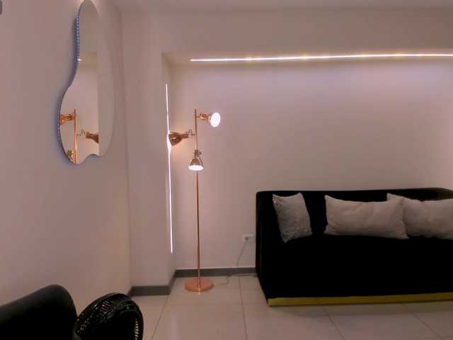 MaiaCollins1's BongaCams show and profile