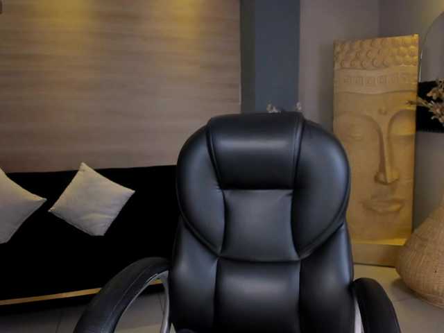  MaiaCollins1 chat room