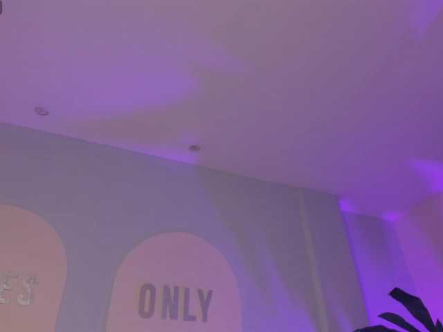 MaiaCollins1's BongaCams show and profile