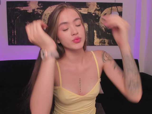 MaiaCollins1 live cam profile