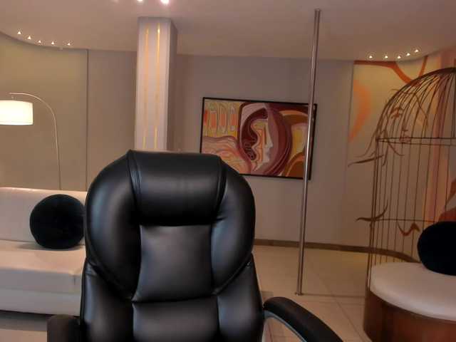  MaiaCollins1 chat room