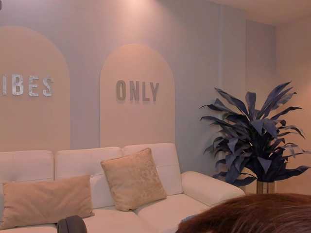 MaiaCollins1's BongaCams show and profile