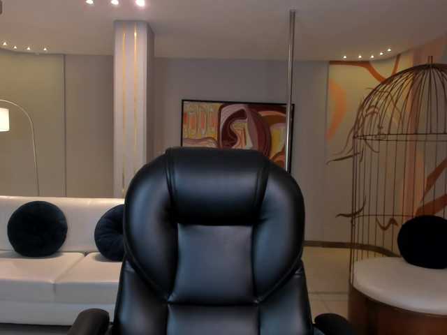  MaiaCollins1 chat room