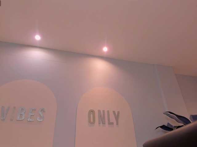 MaiaCollins1's BongaCams show and profile