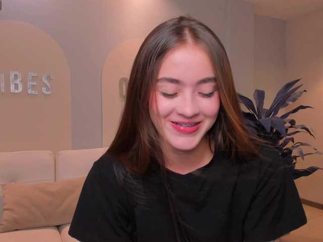 MaiaCollins1's BongaCams show and profile