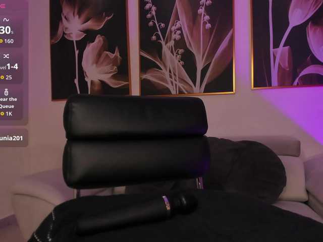 MaiaCollins1's BongaCams show and profile