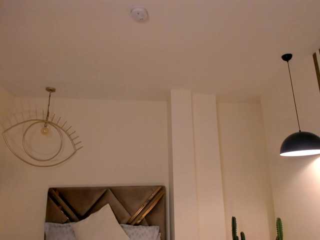 MaiaCollins1's BongaCams show and profile